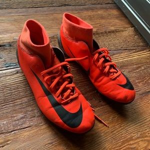 Nike performance cleated shoes // Sz 9.5